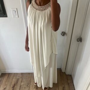 Elegant White Sleeveless Dress